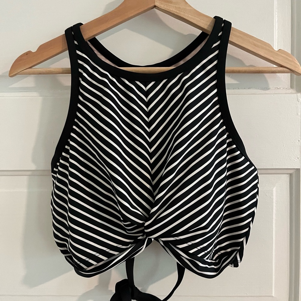 Kona Sol D/DD black and white back tie swim top